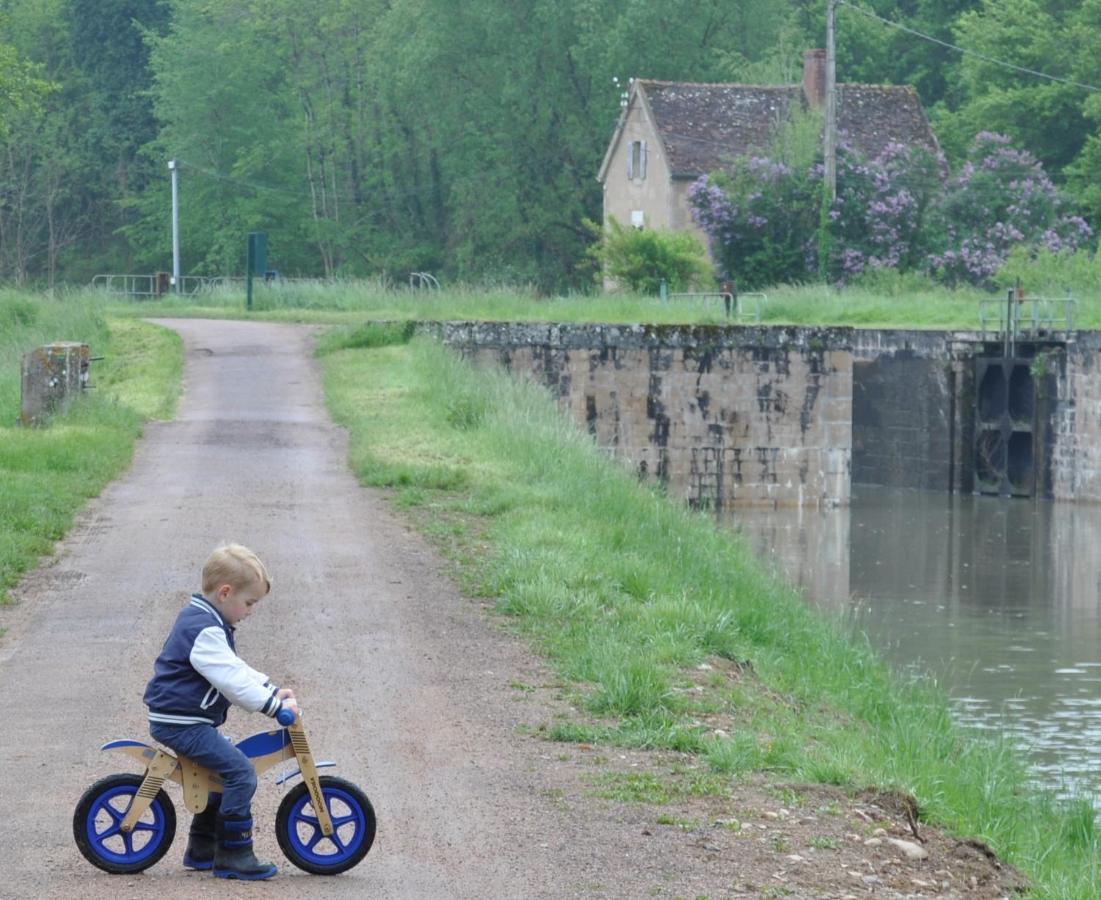 Canal Du Nivernais Gites Le Champ Radis Marigny-sur-Yonne Exterior foto